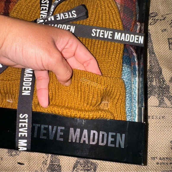 Steve Madden NWB! Mustard Yellow Hat Plaid Multicolor Scarf Box Gift Set - Picture 4 of 11